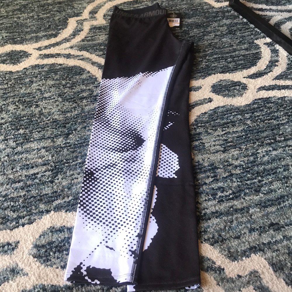 NEW Uber Armour Leggings. Black/White. S.